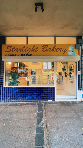 Starlight Bakery logo