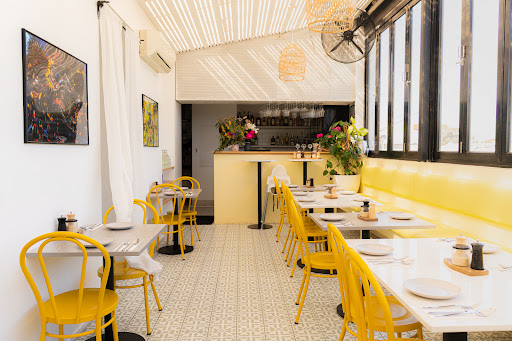 Kumbira Cafe & Grill logo