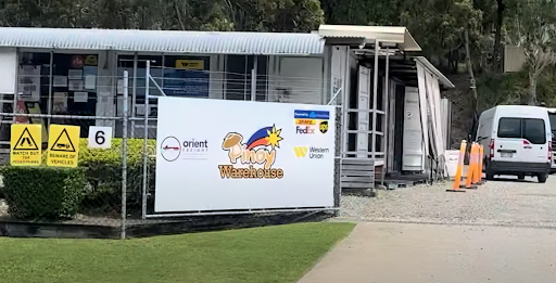 Pinoy Warehouse logo